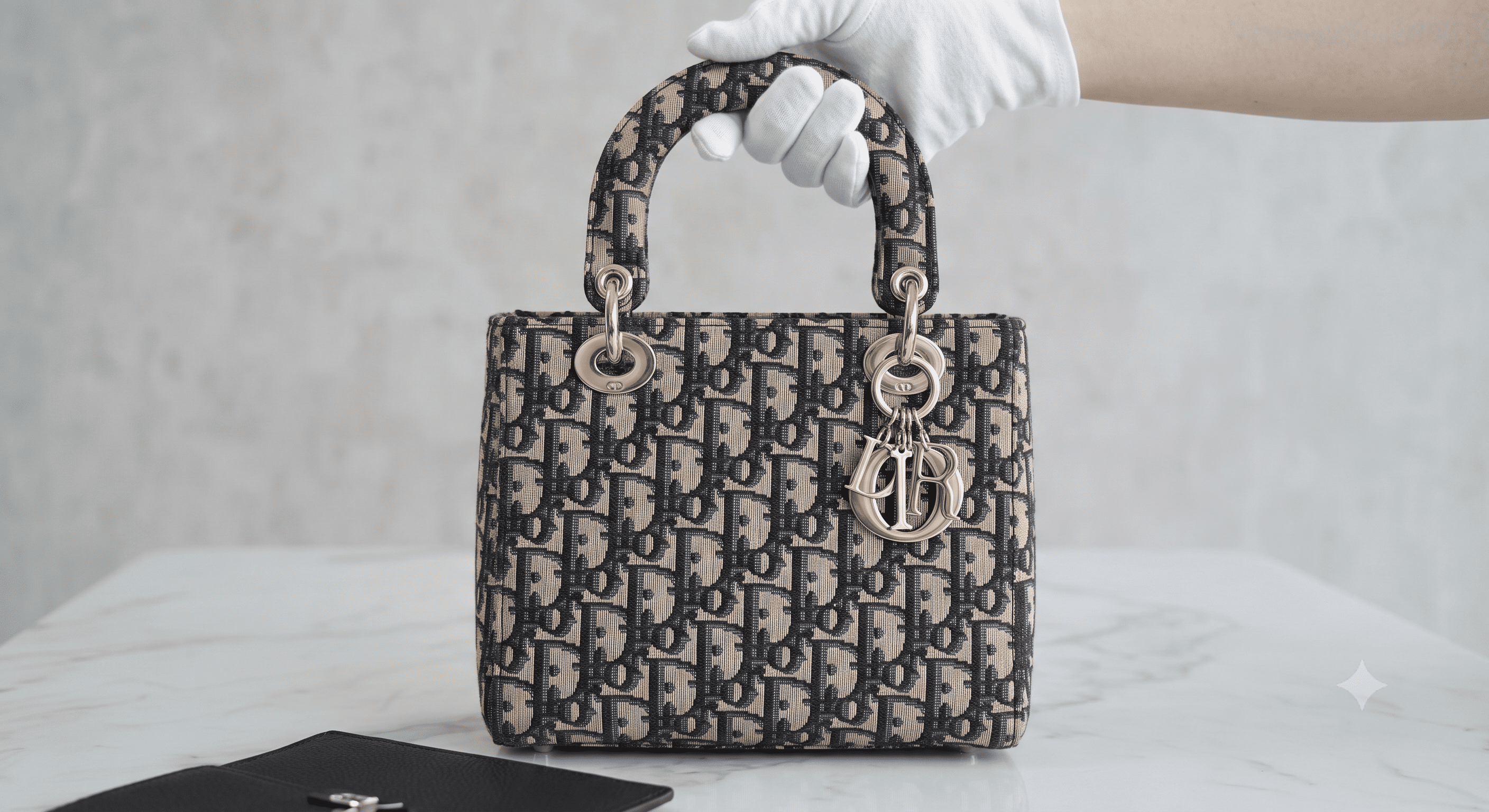 Dior Lady Dior Oblique embroidery